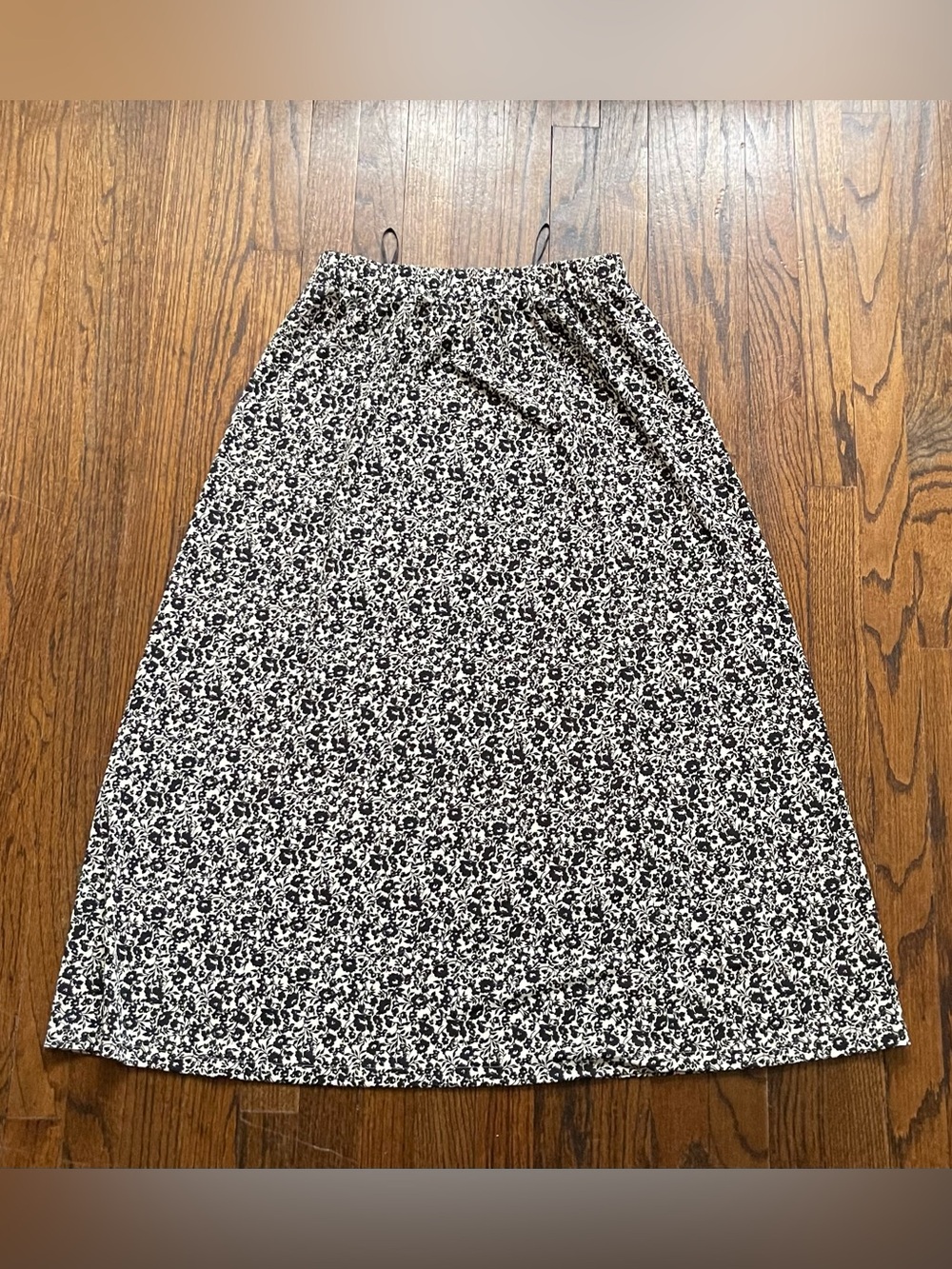 Uniqlo Black & White Floral A-Line Women’s Skirt
